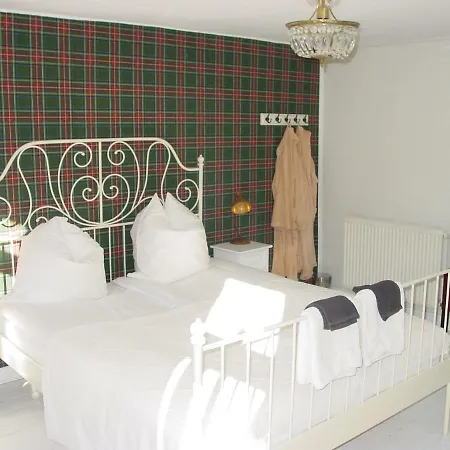 Bed and Breakfast Robert's 2*